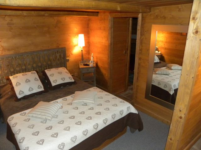 CHAMBRE N°1, 2 COUCHAGES, 1 SALLE D'EAU